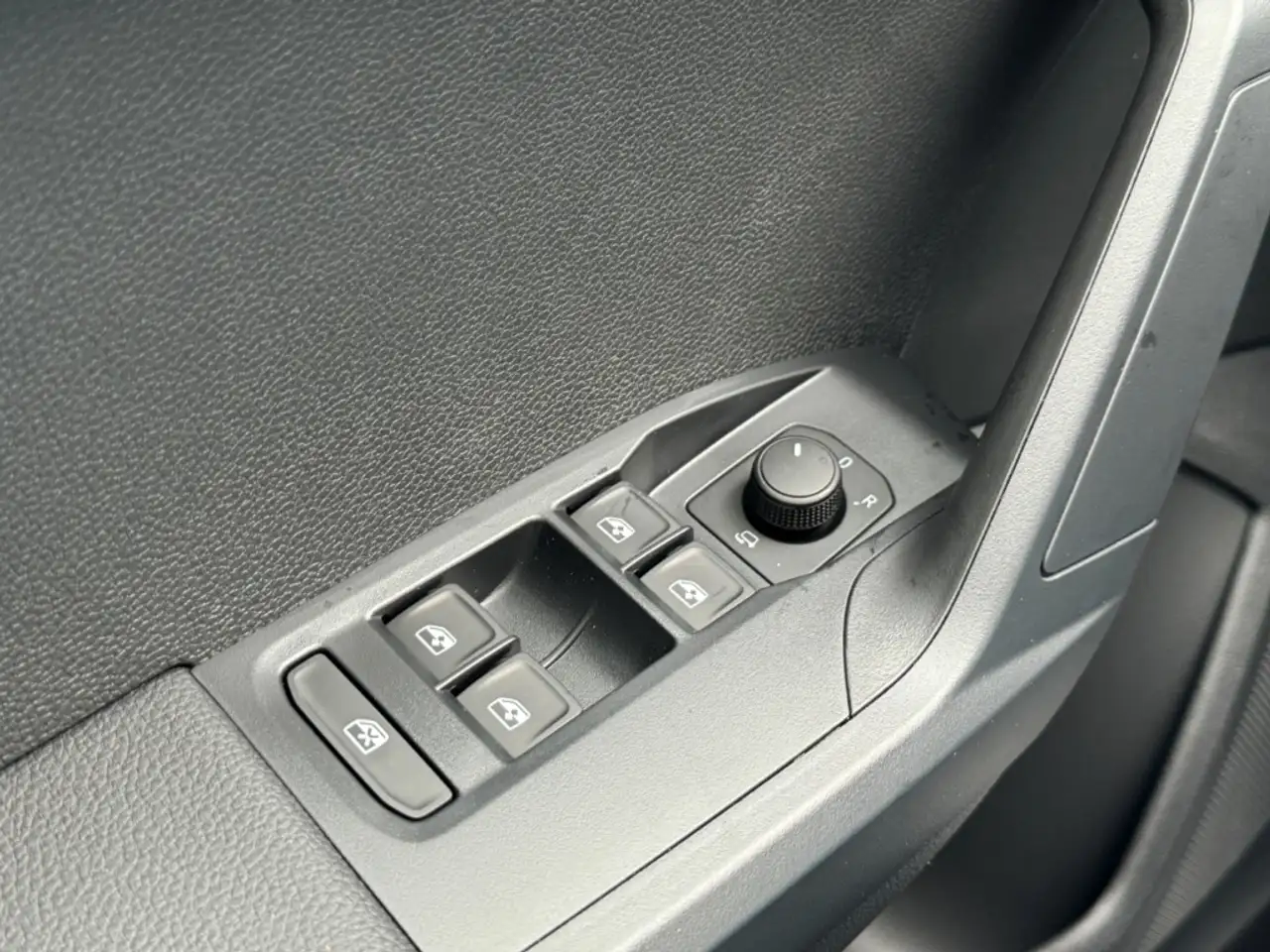 SEAT Ibiza 1.0 TSI Style Edition PDC Kamera Shz FullLink 16Al — Galería del vehículo 24