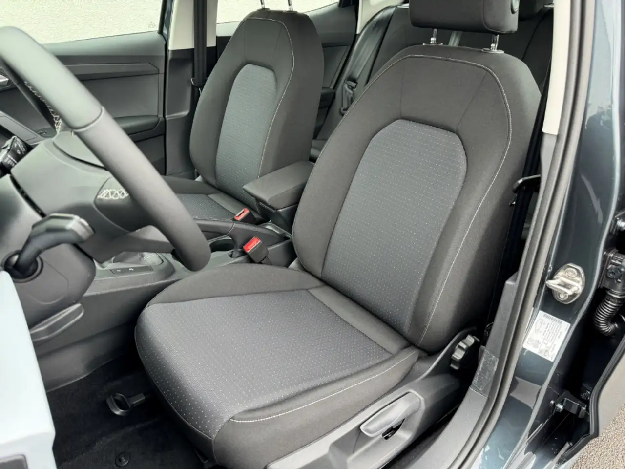 SEAT Ibiza 1.0 TSI Style Edition PDC Kamera Shz FullLink 16Al — Galería del vehículo 32