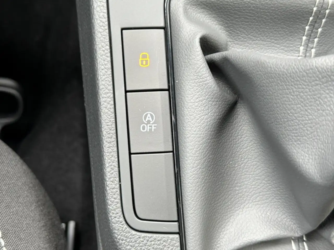 SEAT Ibiza 1.0 TSI Style Edition PDC Kamera Shz FullLink 16Al — Galería del vehículo 16