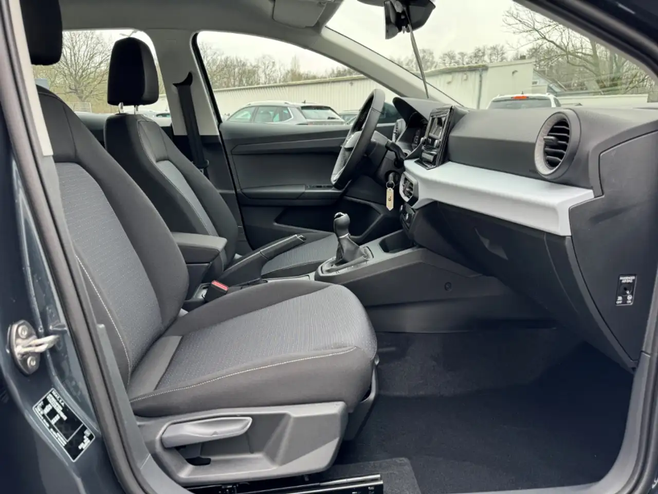 SEAT Ibiza 1.0 TSI Style Edition PDC Kamera Shz FullLink 16Al — Galería del vehículo 36