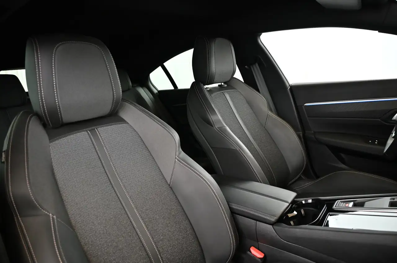 Peugeot 508 1.2 130 e-THP EAT8 Allure-Pack LED/NAVI/17 — Vehicle gallery 29