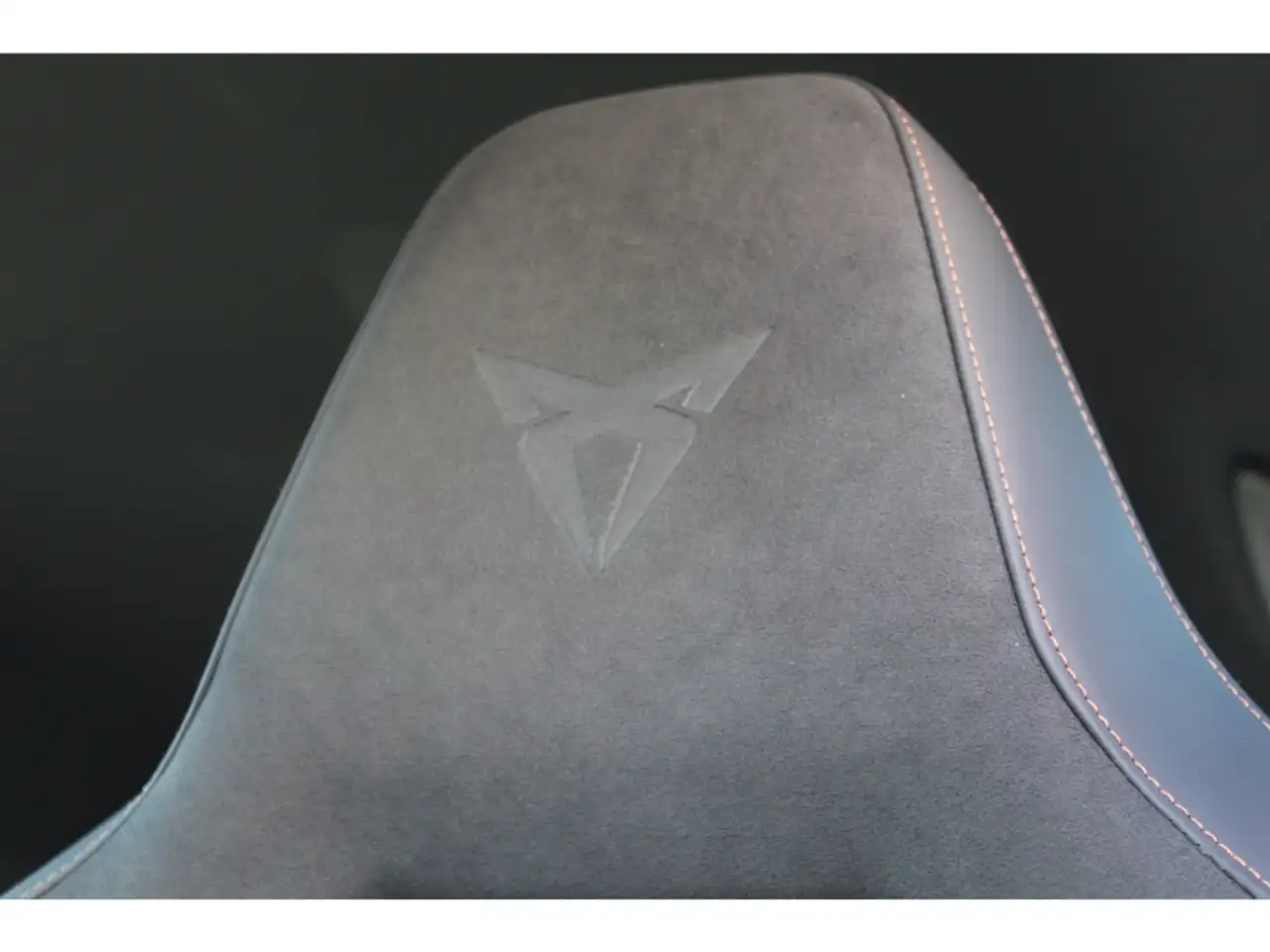 CUPRA Formentor 2.0 TSI DSG 4Drive VZ Tribe Edition AKRAPOVIC 360° — Vehicle gallery 25