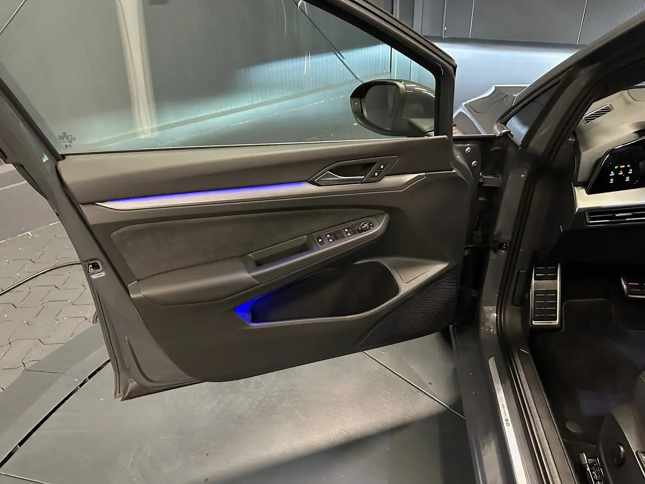 Volkswagen Golf Lim. 1.5 eTSI Edition 50 *PANORAMA*DCC*18Zoll*ACC* — Galerie du véhicule 14