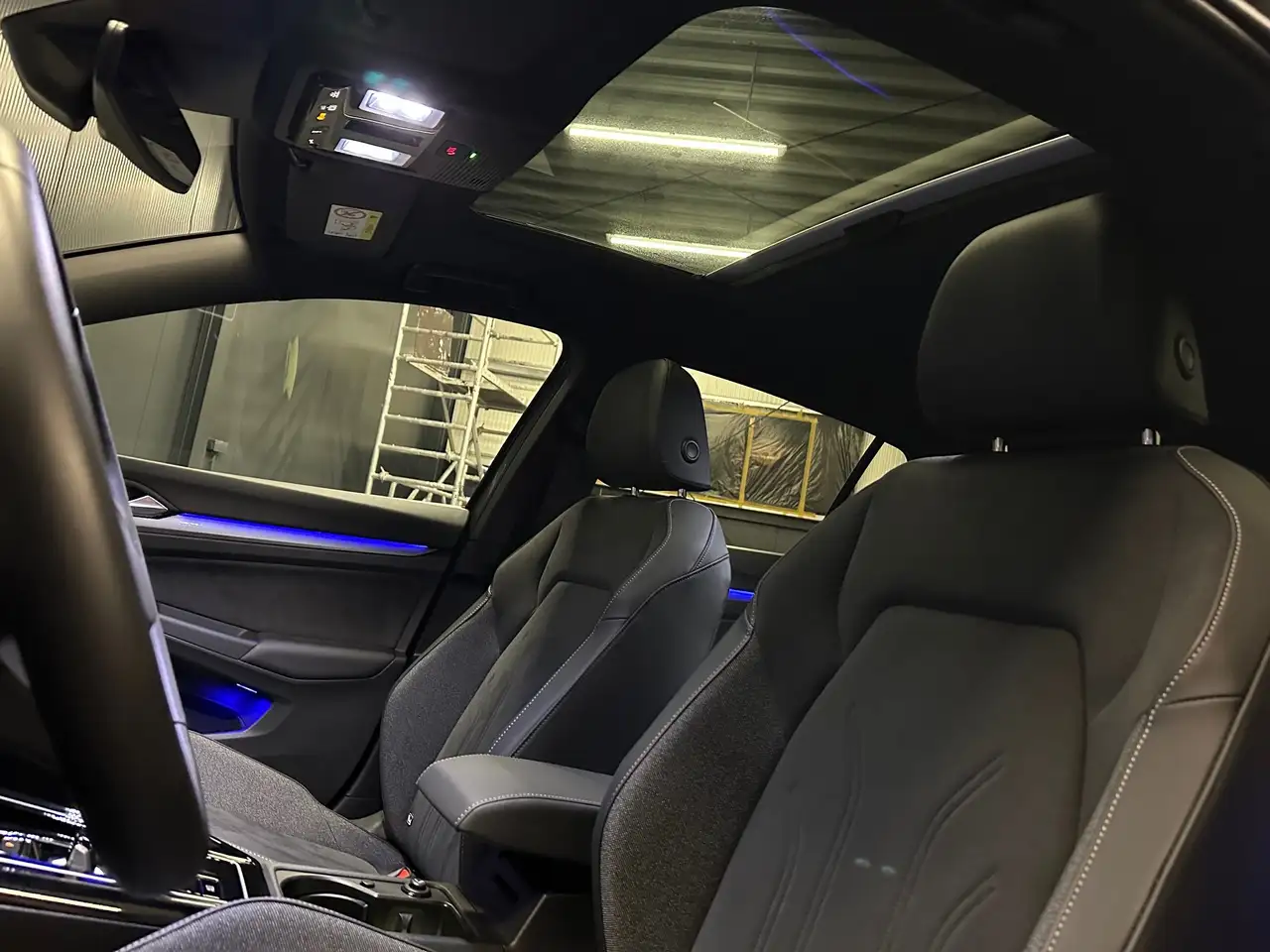 Volkswagen Golf Lim. 1.5 eTSI Edition 50 *PANORAMA*DCC*18Zoll*ACC* — Galerie du véhicule 10