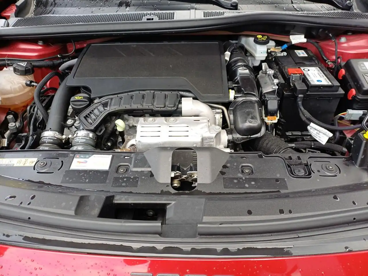 Peugeot 2008 Neuer 2008 GT PureTech 130 EAT8 — Vehicle gallery 8
