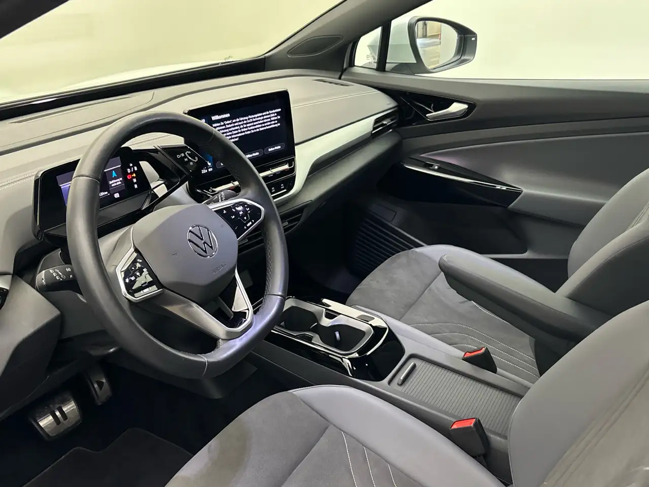 Volkswagen ID.4 Pure CarPlay LED ACC Komfort Paket Plus — معرض صور السيارة 9
