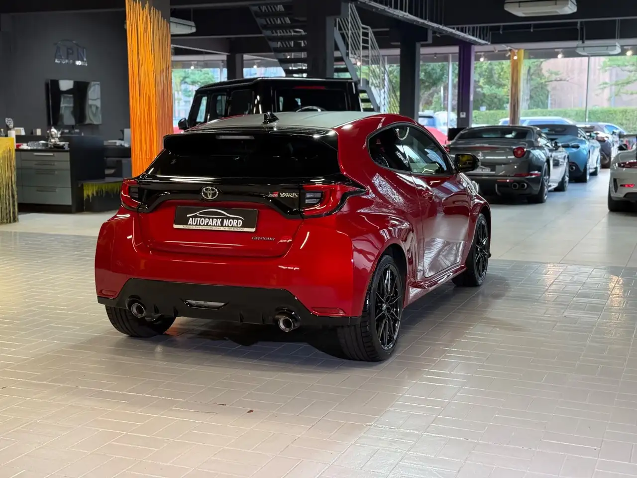 Toyota Yaris GR 1 of 300 WRC Triple Edition 1-HAND~RFK — معرض صور السيارة 7