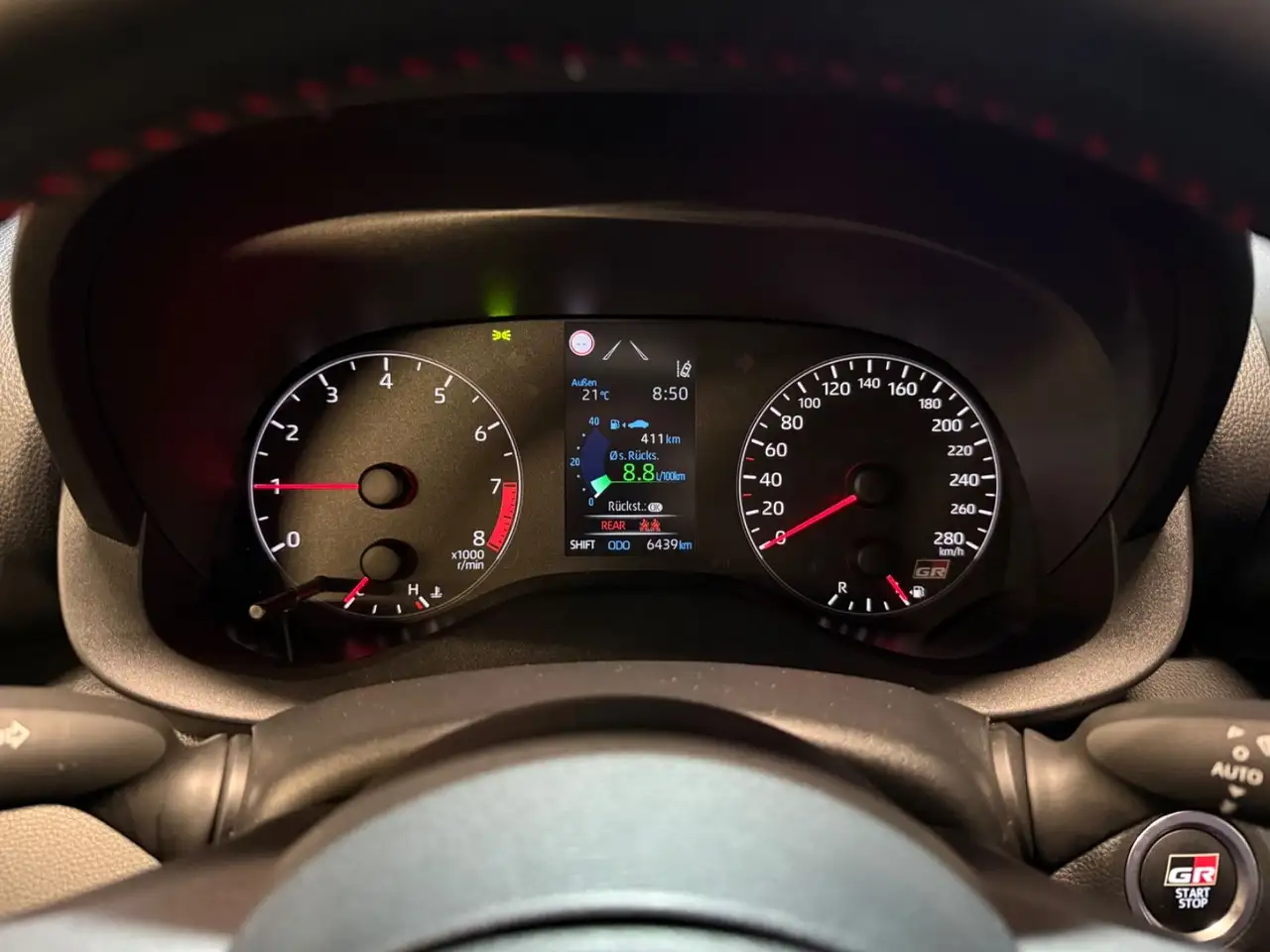 Toyota Yaris GR 1 of 300 WRC Triple Edition 1-HAND~RFK — معرض صور السيارة 18
