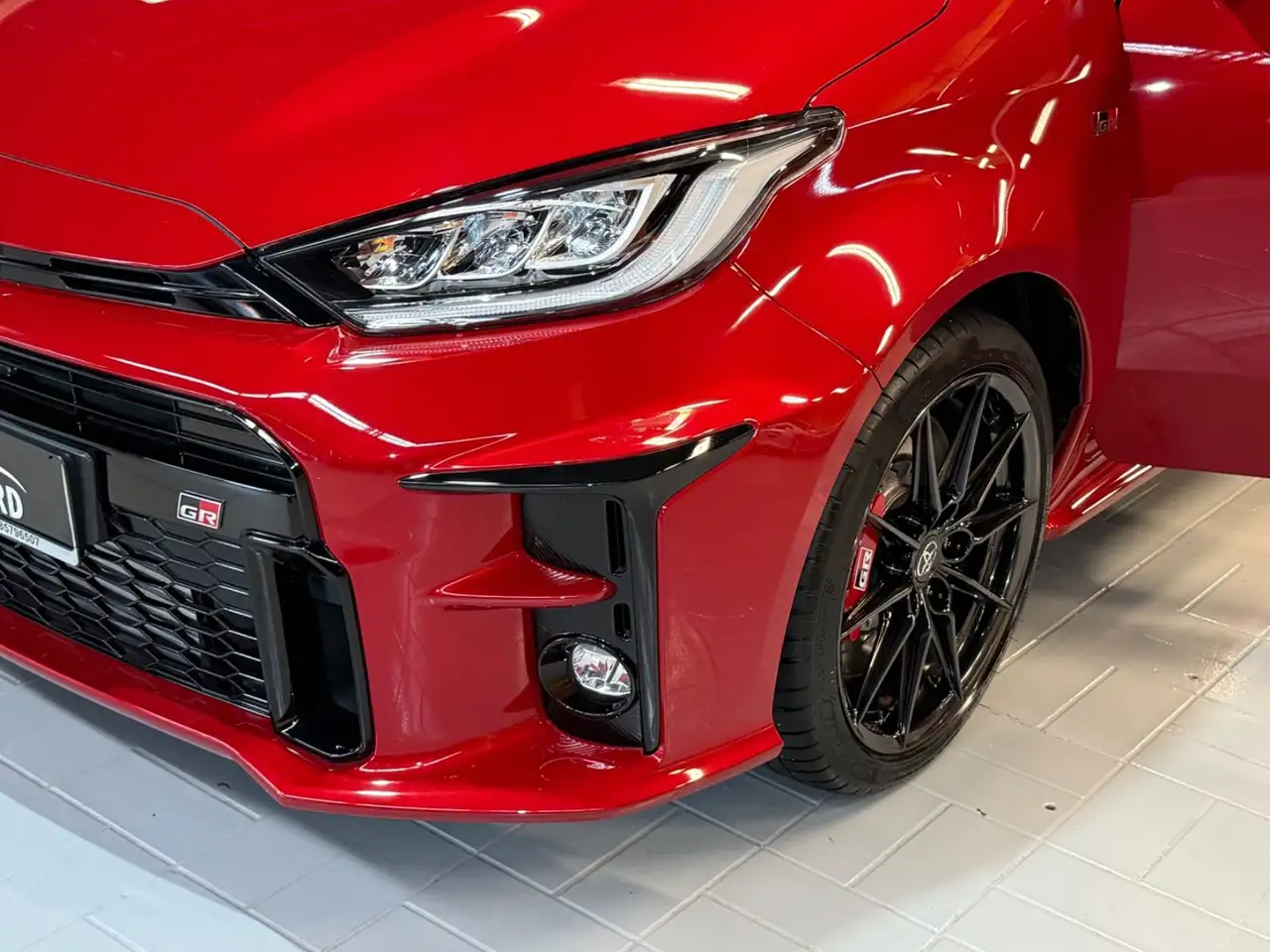 Toyota Yaris GR 1 of 300 WRC Triple Edition 1-HAND~RFK — معرض صور السيارة 17