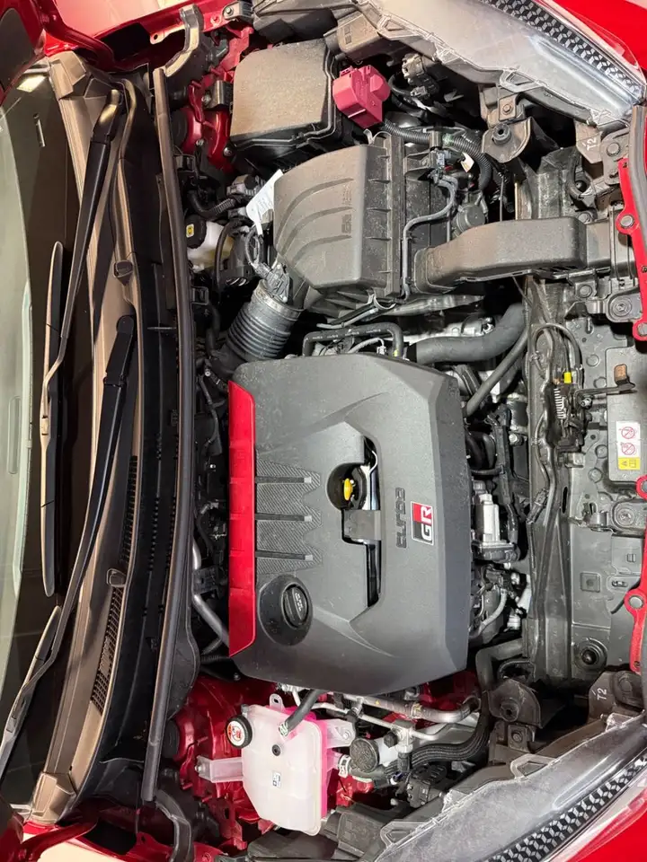 Toyota Yaris GR 1 of 300 WRC Triple Edition 1-HAND~RFK — معرض صور السيارة 24
