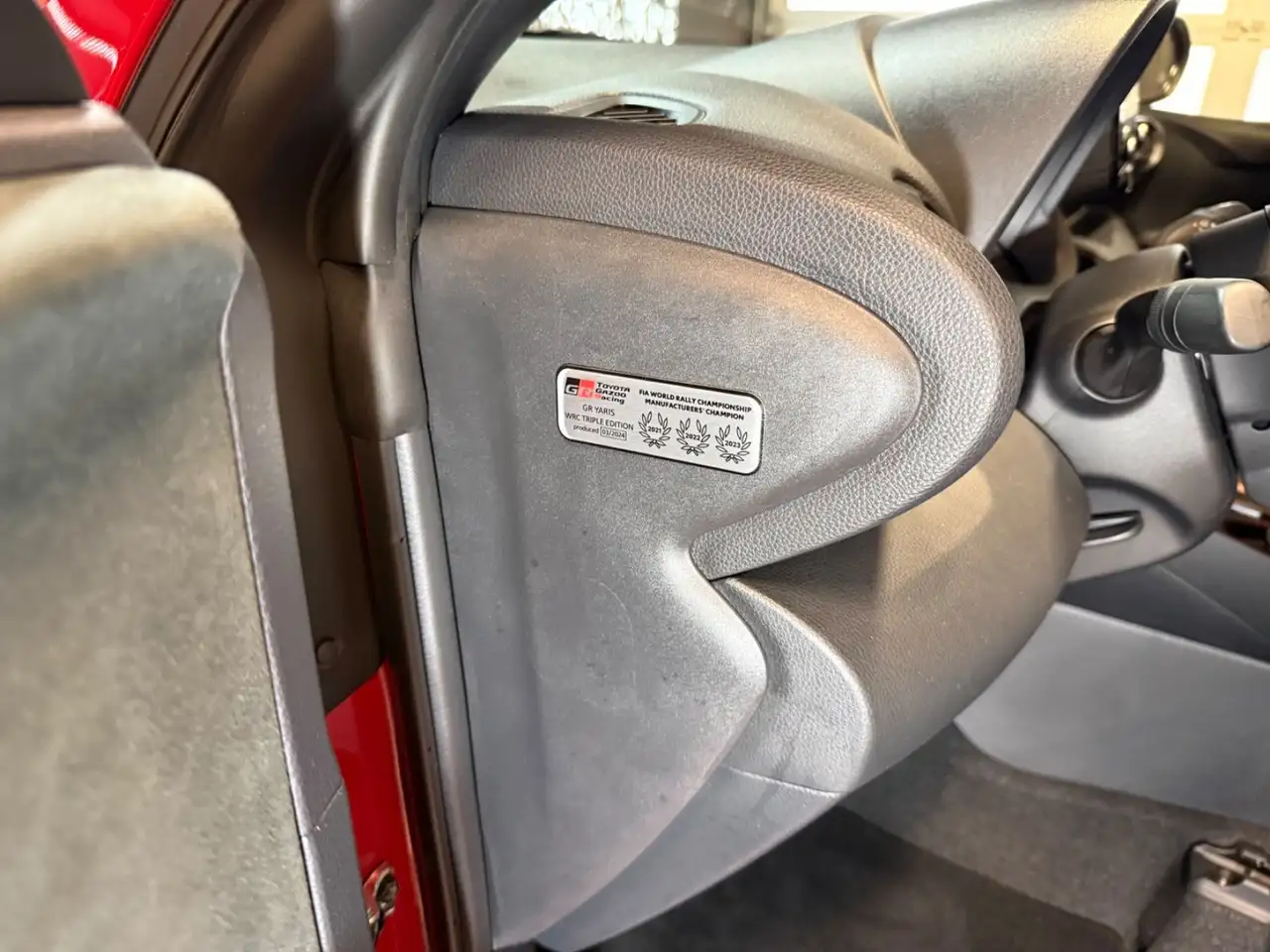 Toyota Yaris GR 1 of 300 WRC Triple Edition 1-HAND~RFK — معرض صور السيارة 16
