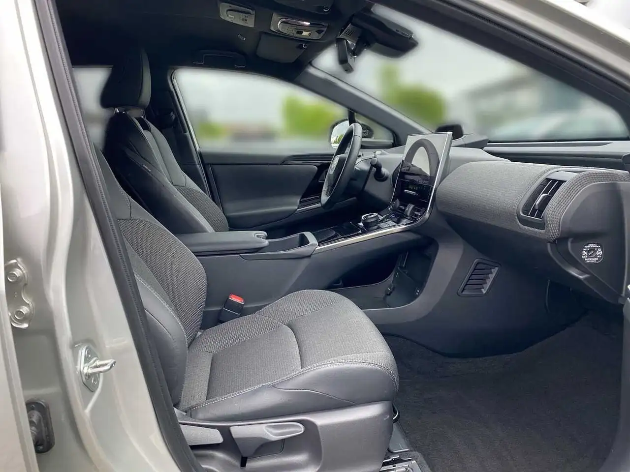 Toyota bZ4X FWD KAMERA SHZ AHK — معرض صور السيارة 6