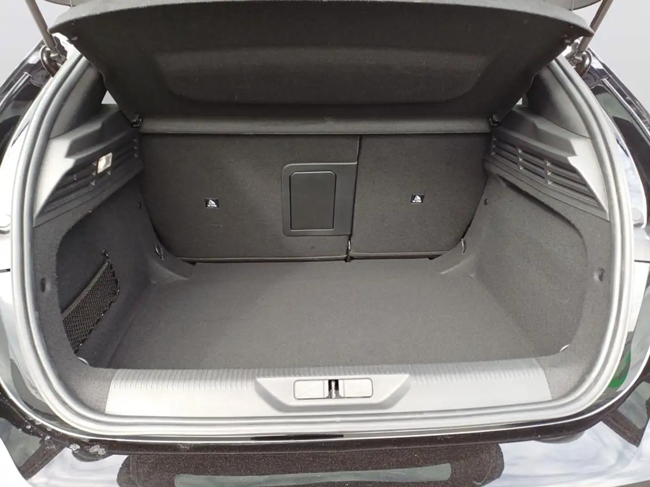 Peugeot 308 GT PureTech 130 EAT8 — معرض صور السيارة 7