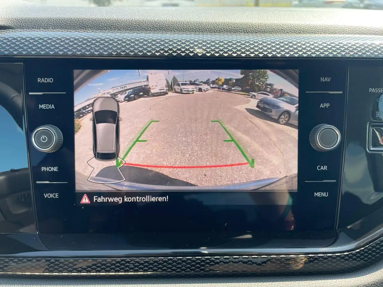 Volkswagen Taigo 1.0 TSI DSG LIFE+MATRIX+KAMERA+APP+LED+SHZ — Galería del vehículo 19