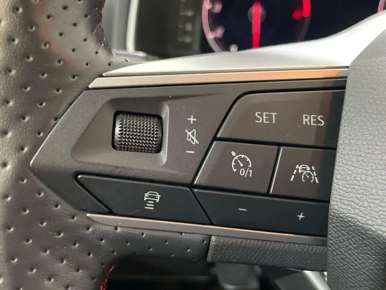 SEAT Arona 1.0 TSI S&S FR XM 115 — معرض صور السيارة 9