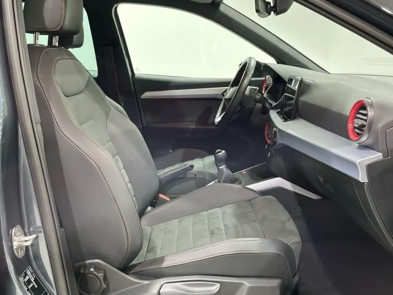 SEAT Arona 1.0 TSI S&S FR XM 115 — معرض صور السيارة 5