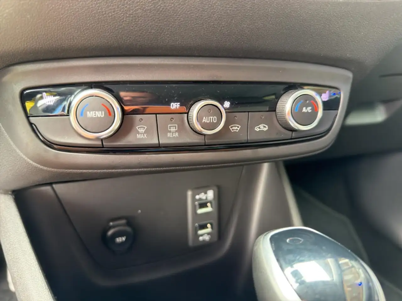Opel Crossland Elegance Paket ATG Navi Klimaautom PDC Allwetterre — معرض صور السيارة 23
