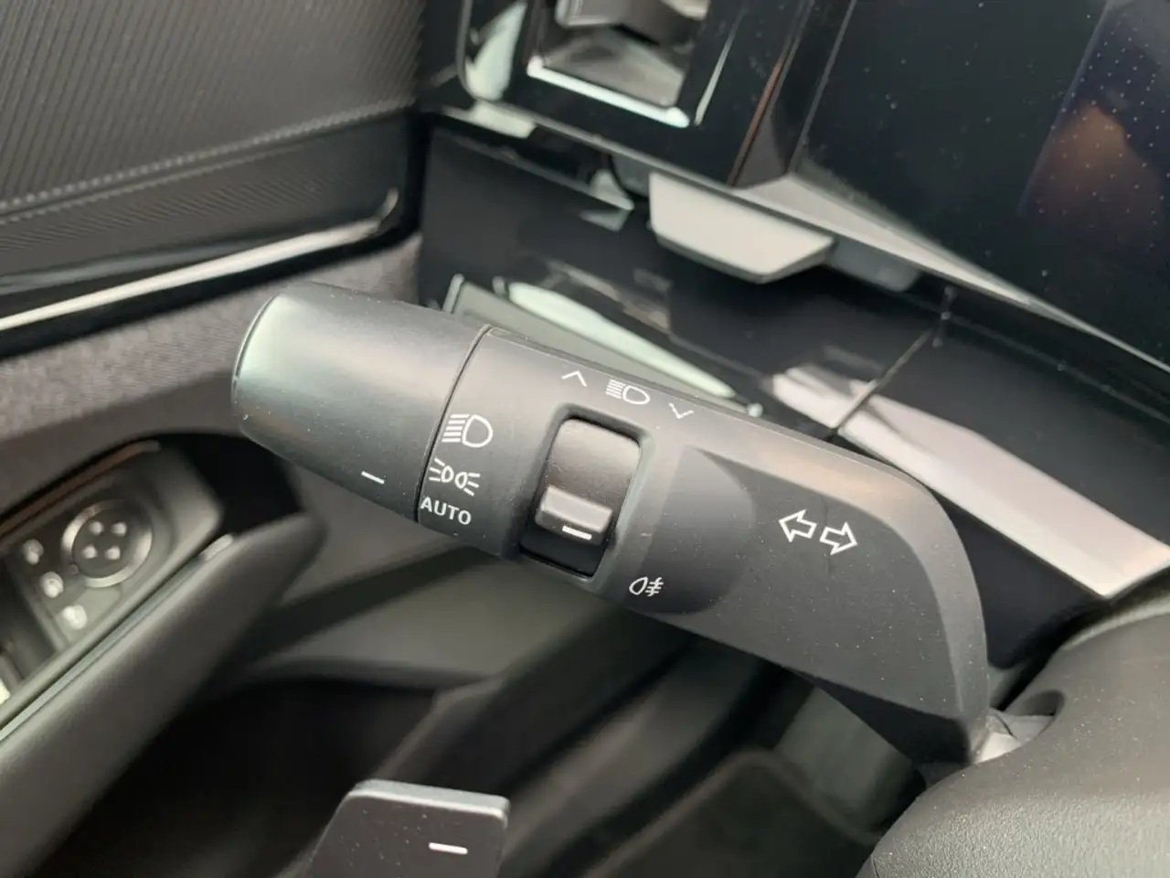 Renault Austral EVOLUTION 1.3 TCe 160 Evolution KAMERA+TEMPO+LED — Vehicle gallery 29