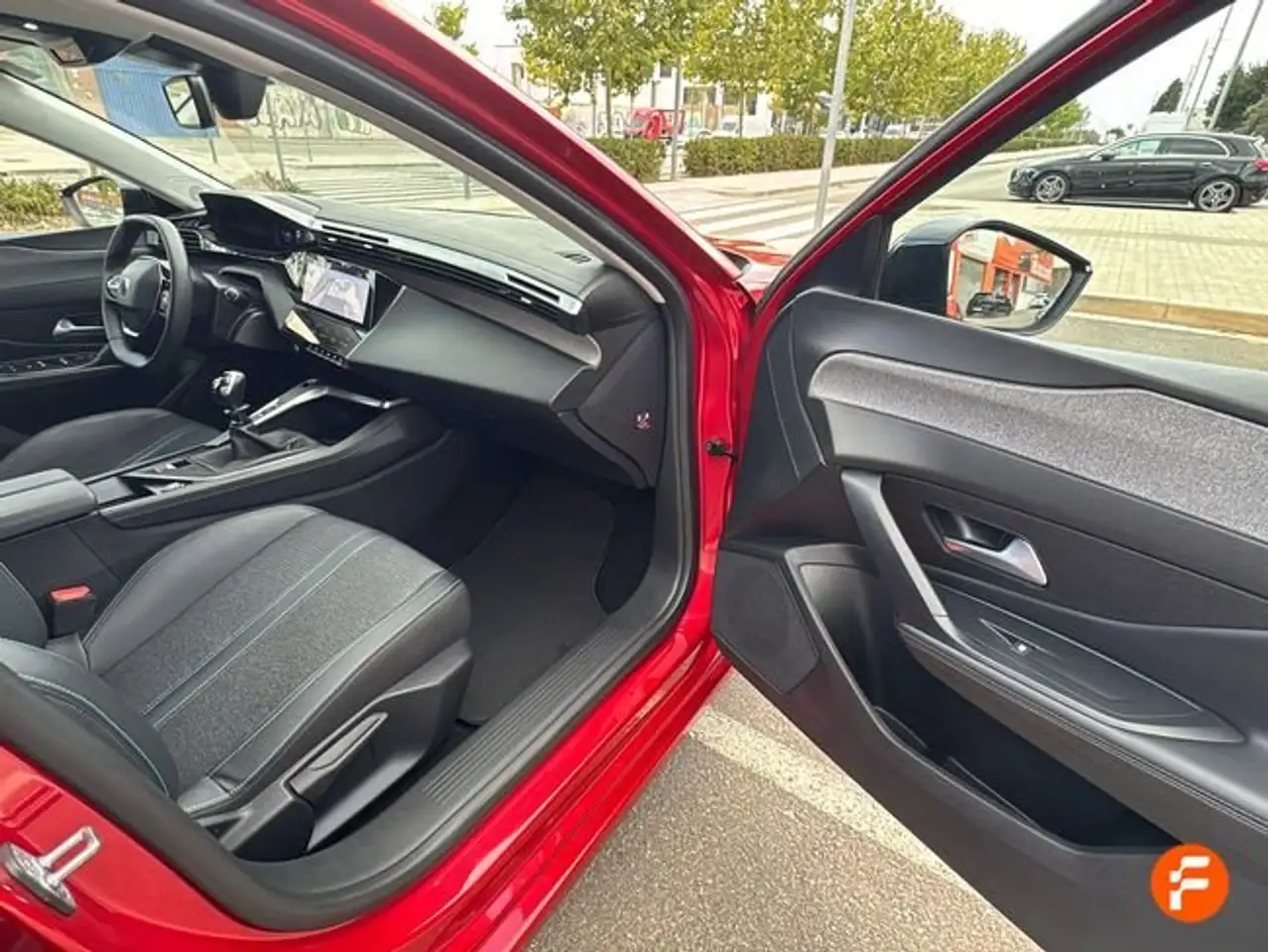 Peugeot 308 1.2 PureTech S&S Allure 130 — Vehicle gallery 30