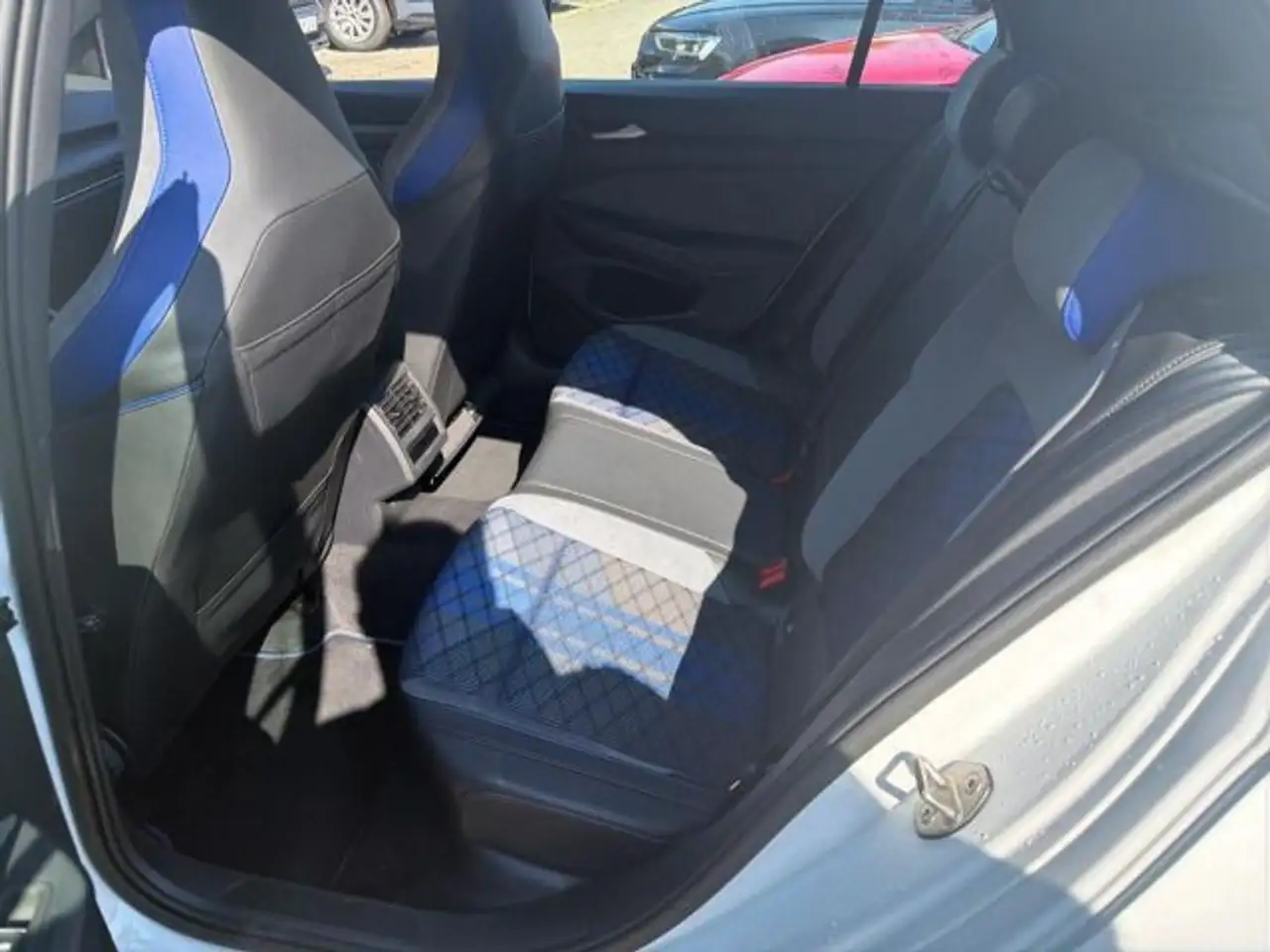 Volkswagen Golf R 2.0 TSI 4M DSG Navi SHZ Kam. ACC Virtual — Vehicle gallery 9
