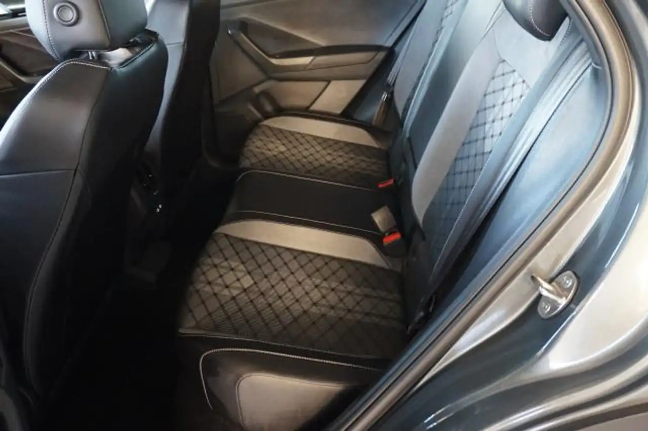 Volkswagen T-Roc T-ROC 1,5 TSI DSG R-LINE BLACK NAVI KAMERA 18" — معرض صور السيارة 8