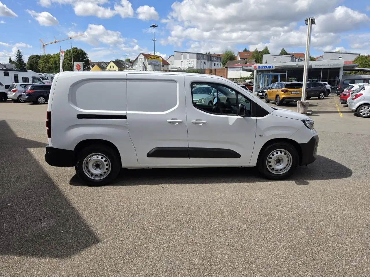 Opel Combo-e Cargo XL PDC+EFH-ACC+11 KW OBC+KEYLESS Klima Navi — معرض صور السيارة 8