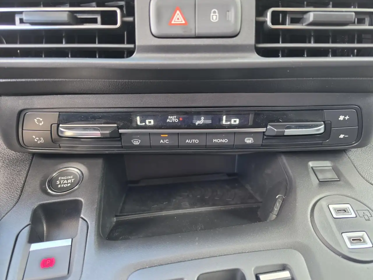 Opel Combo-e Cargo XL PDC+EFH-ACC+11 KW OBC+KEYLESS Klima Navi — معرض صور السيارة 20