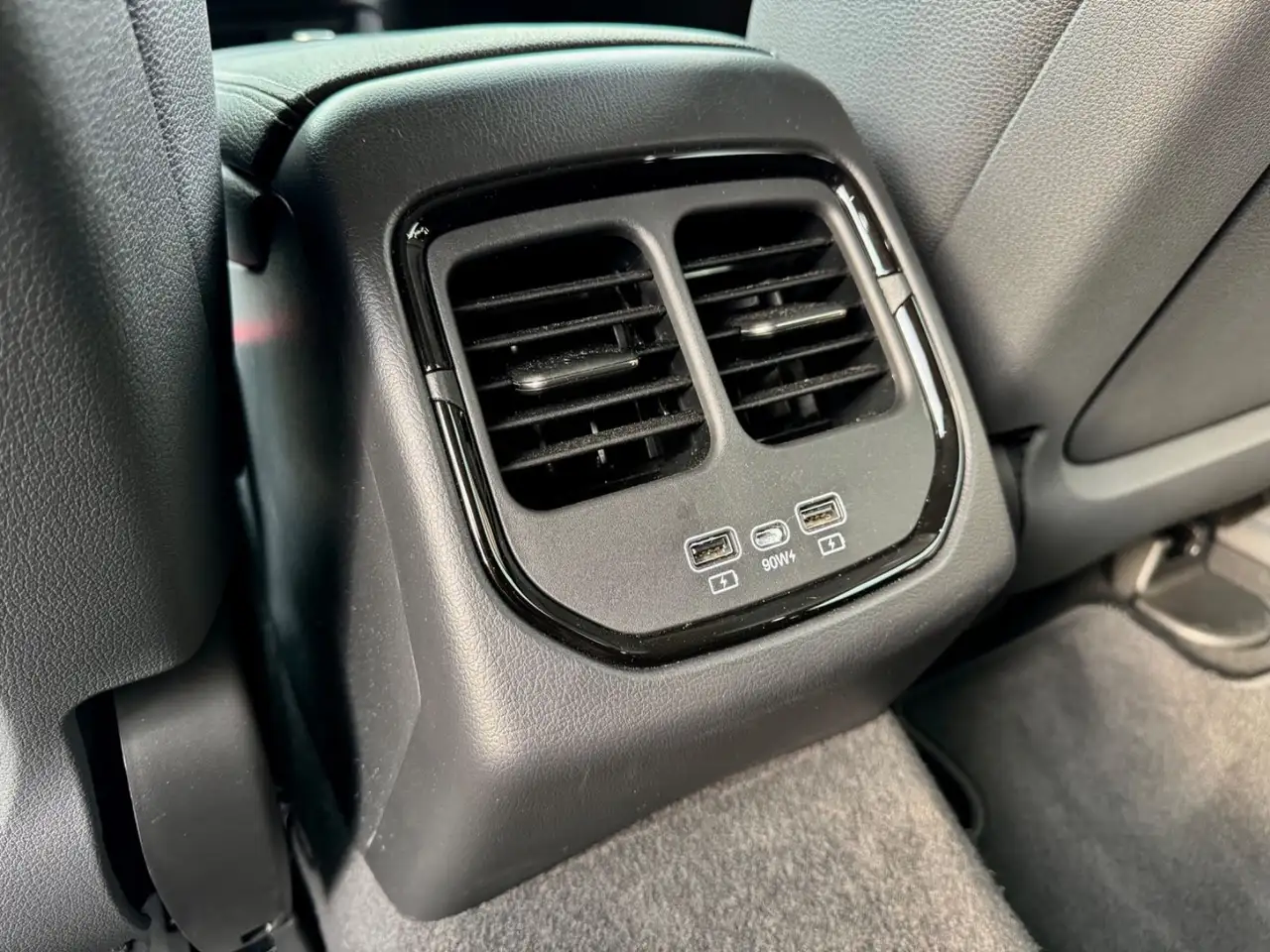 VinFast Sonstige VF8 ECO 360°-Kamera Head-Up Leder Navi — Vehicle gallery 18