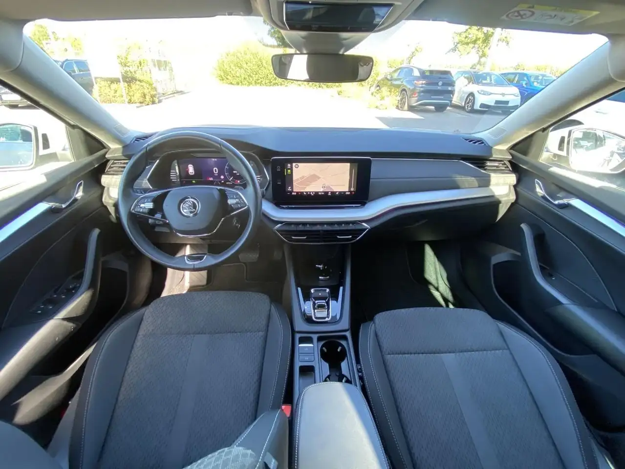 Skoda Octavia Combi 1.5 eTSI DSG AHK+EL.HECK+HEAD-UP+S — Galería del vehículo 13