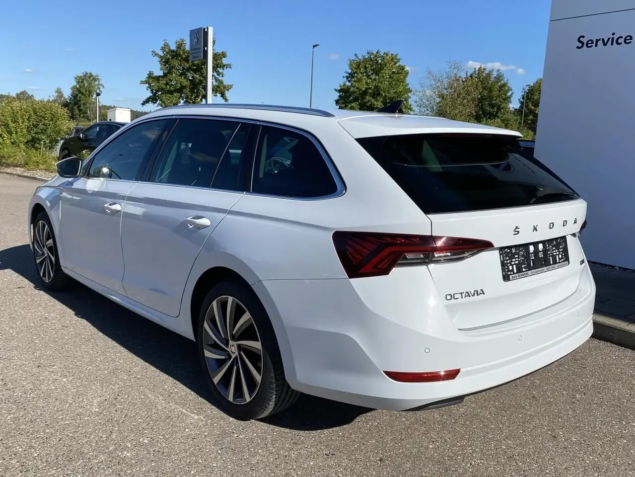 Skoda Octavia Combi 1.5 eTSI DSG AHK+EL.HECK+HEAD-UP+S — Galería del vehículo 4