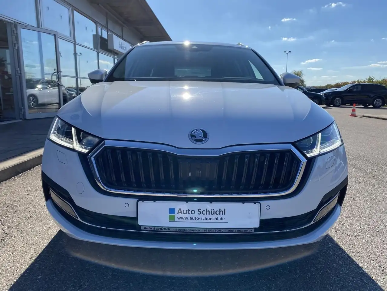 Skoda Octavia Combi 1.5 eTSI DSG AHK+EL.HECK+HEAD-UP+S — Galería del vehículo 8