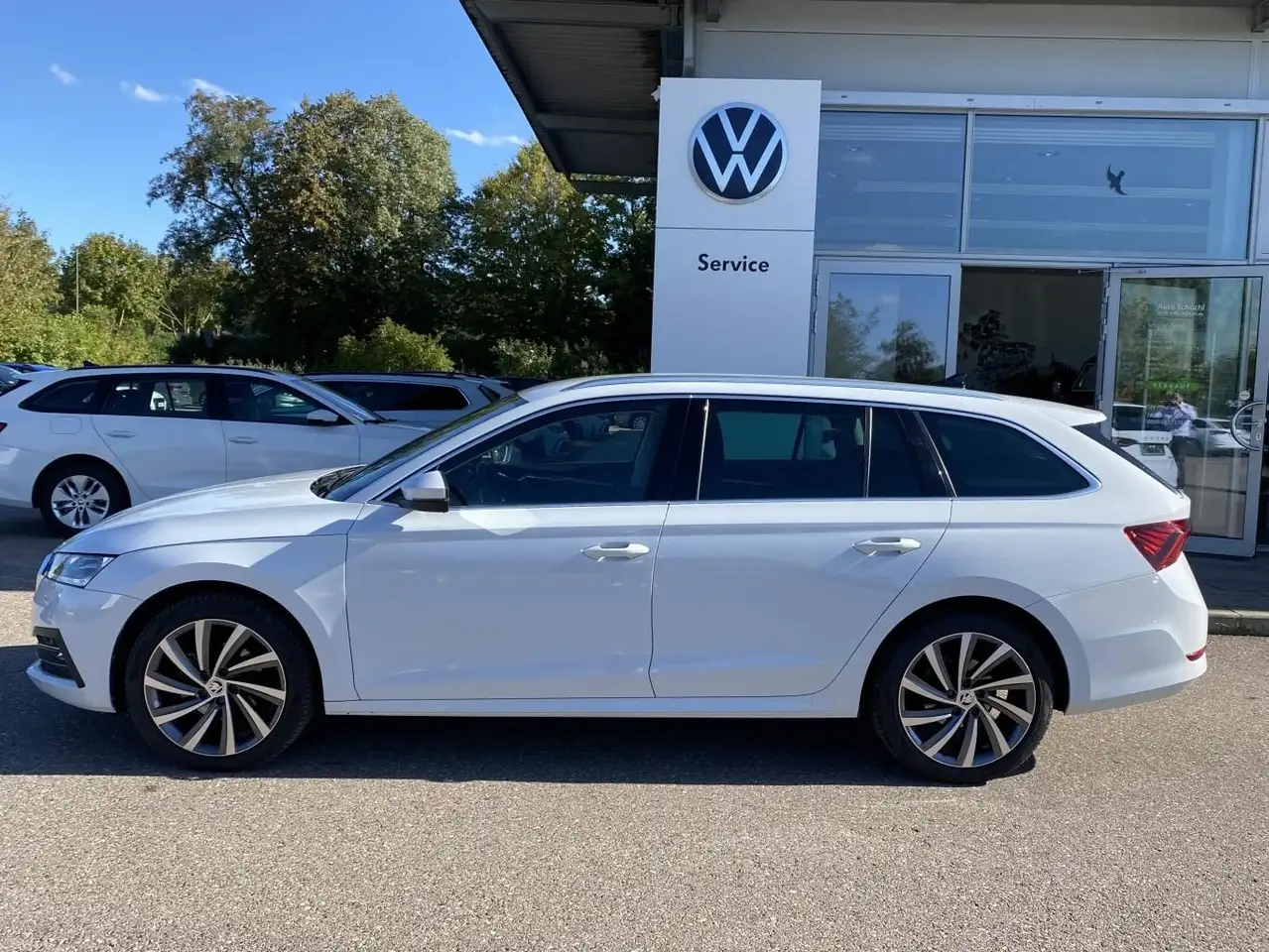Skoda Octavia Combi 1.5 eTSI DSG AHK+EL.HECK+HEAD-UP+S — Galería del vehículo 2