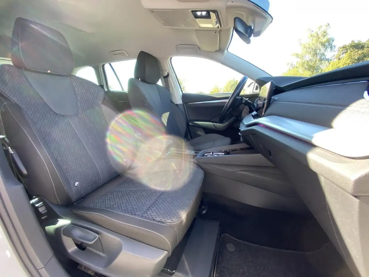 Skoda Octavia Combi 1.5 eTSI DSG AHK+EL.HECK+HEAD-UP+S — Galería del vehículo 18