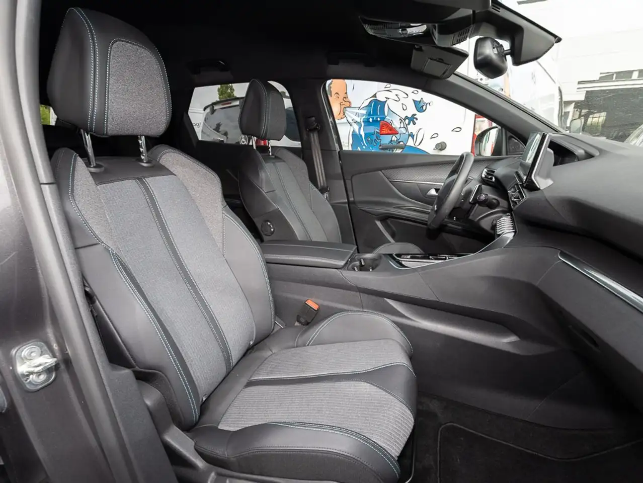 Peugeot 3008 PureTech 130 Allure Pack +SHZ+elHKKL+PDC+ — معرض صور السيارة 11