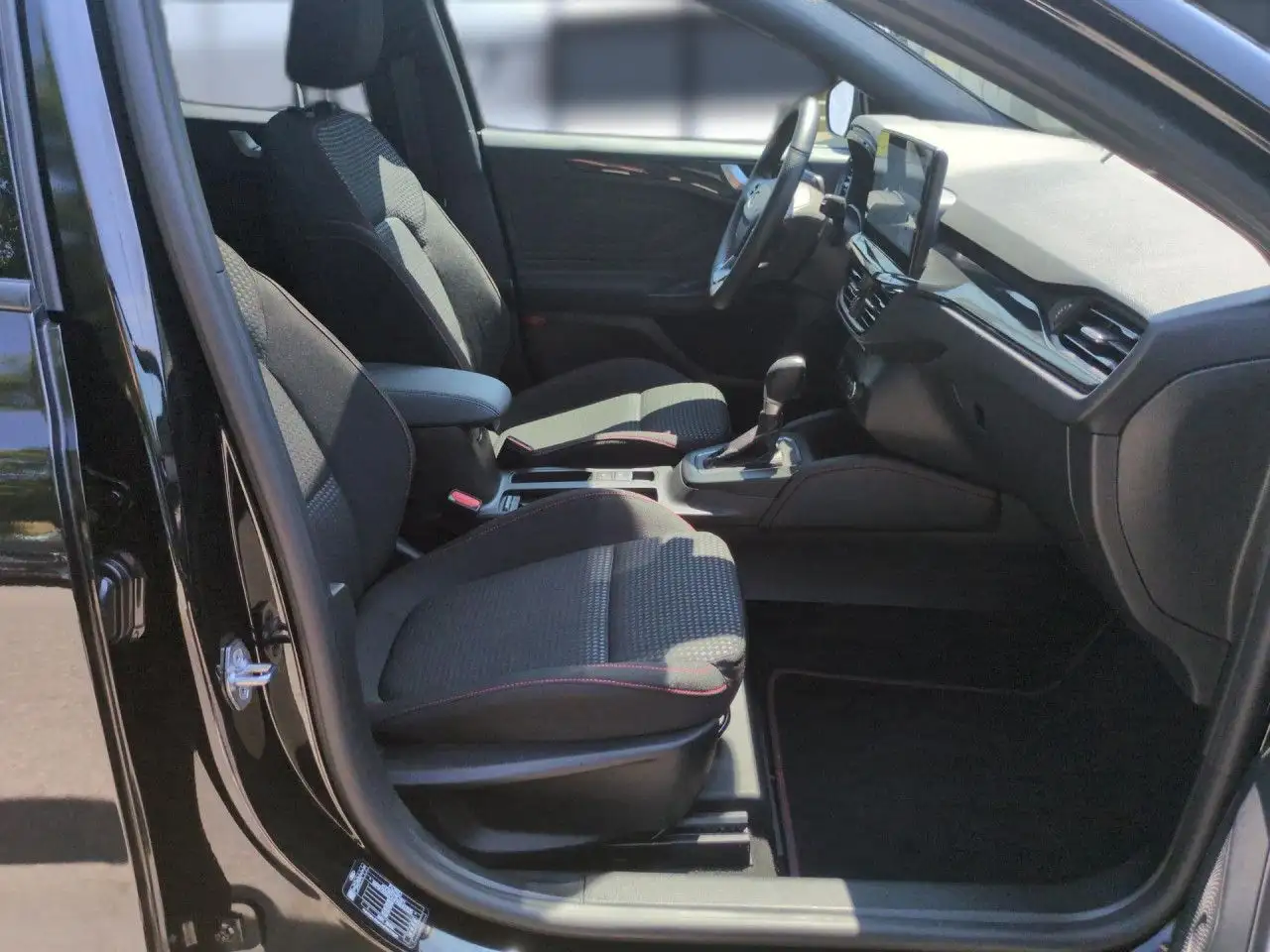 Ford Focus Turnier 1.0 EcoBoost ST-Line X Automatik LED — Vehicle gallery 20