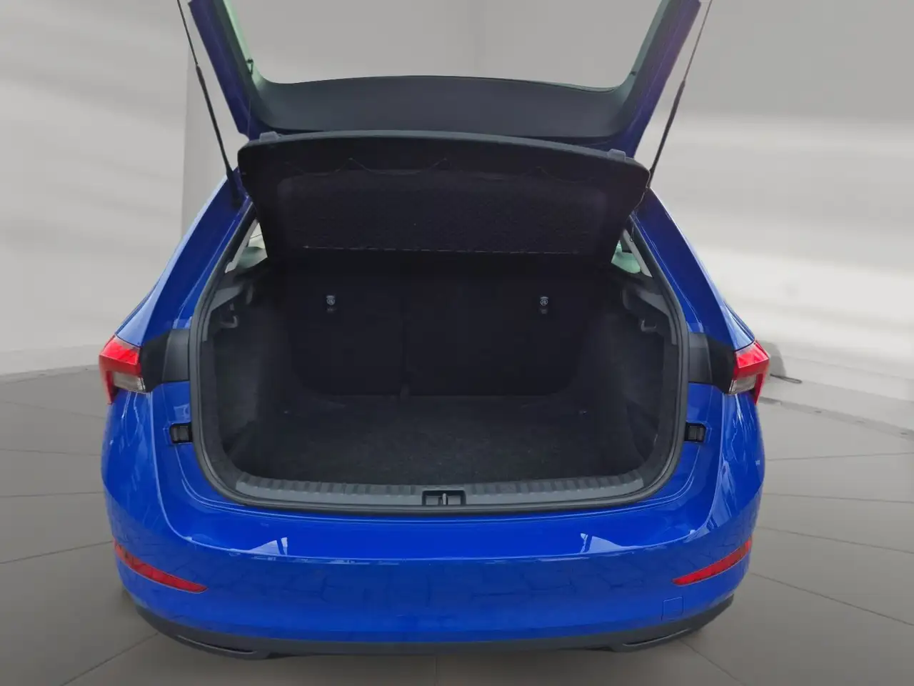 Skoda Scala Tour 81kw TSI *PDC*SHZ*AHK*LED-Scheinwerfer* — معرض صور السيارة 16