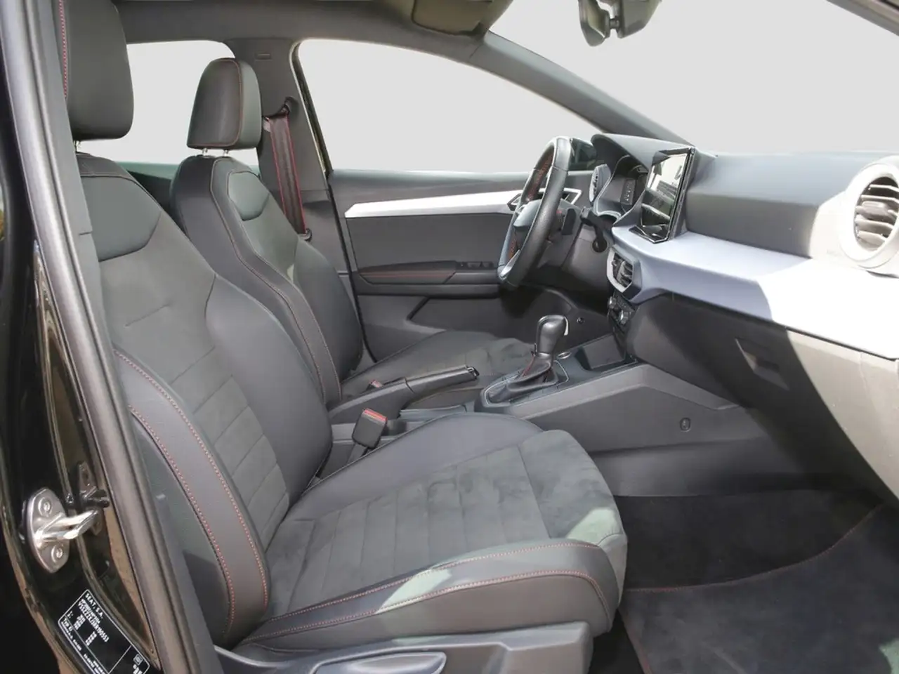 SEAT Ibiza 1.0 TSI DSG FR 17" BEATS LED FULL-LINK — معرض صور السيارة 8