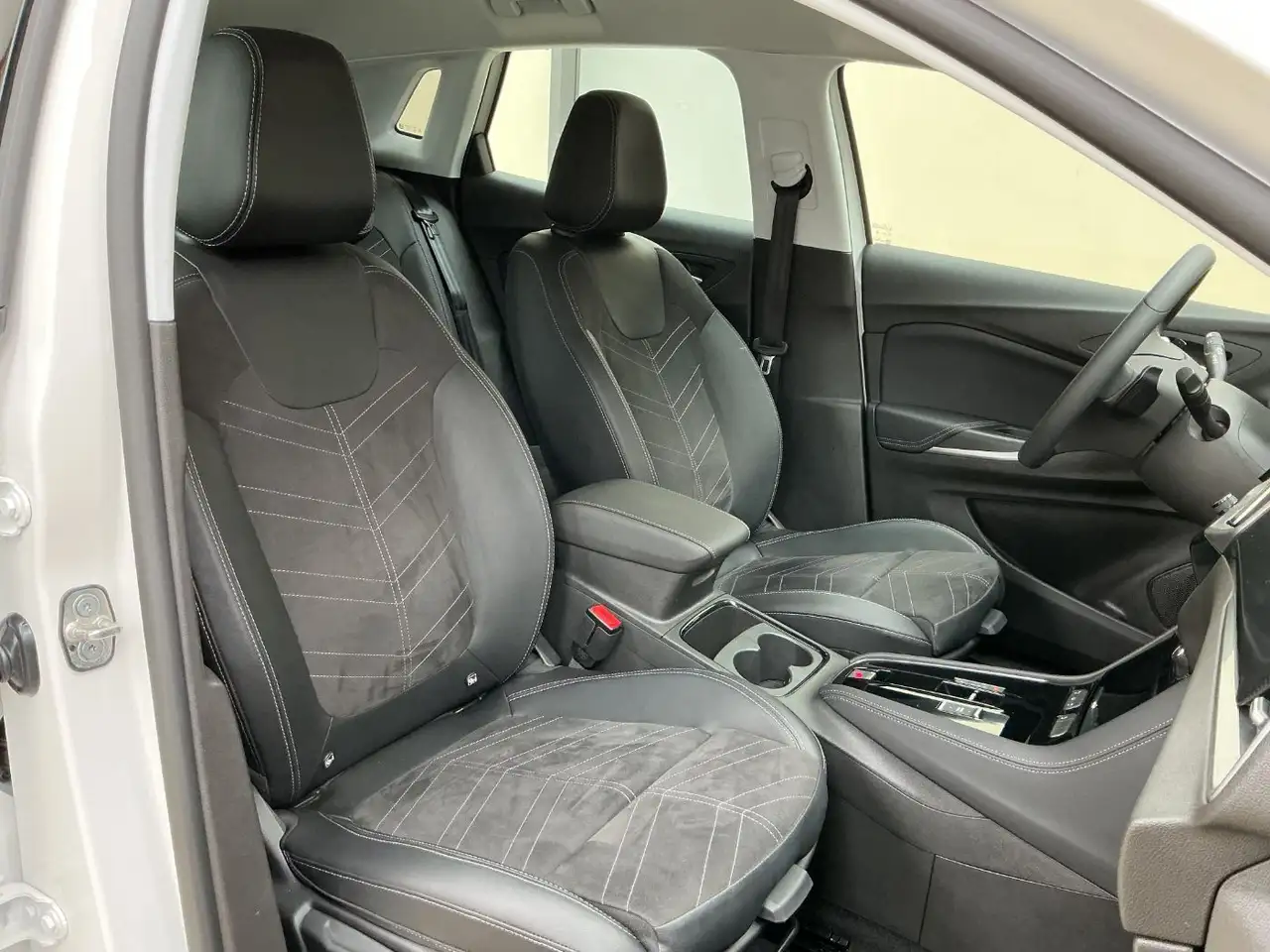 Opel Grandland 1.2 360°Kamera,AGR,PDC,Lenk+Sitzhzg,LED — معرض صور السيارة 22