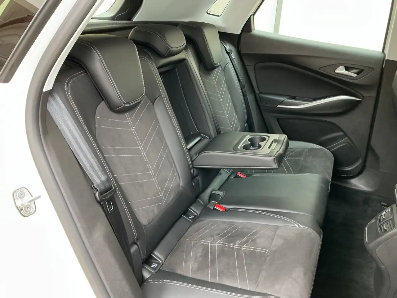 Opel Grandland 1.2 360°Kamera,AGR,PDC,Lenk+Sitzhzg,LED — معرض صور السيارة 23