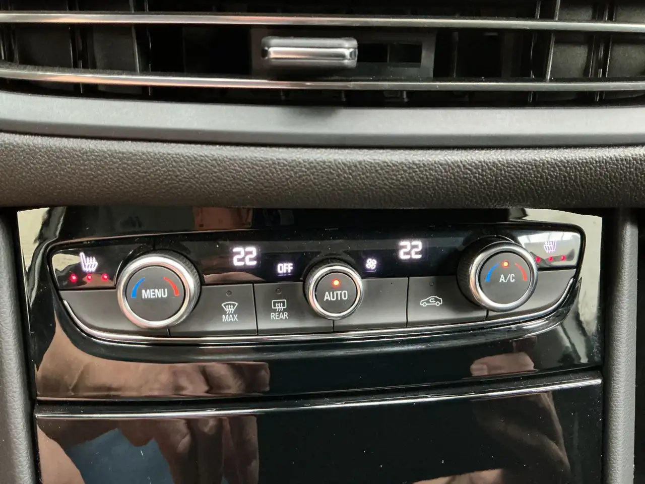 Opel Grandland 1.2 360°Kamera,AGR,PDC,Lenk+Sitzhzg,LED — معرض صور السيارة 15