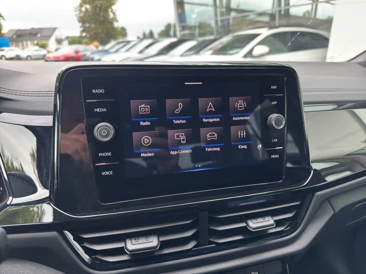 Volkswagen T-Roc 1.5 TSI DSG R-Line Black Style — Vehicle gallery 17
