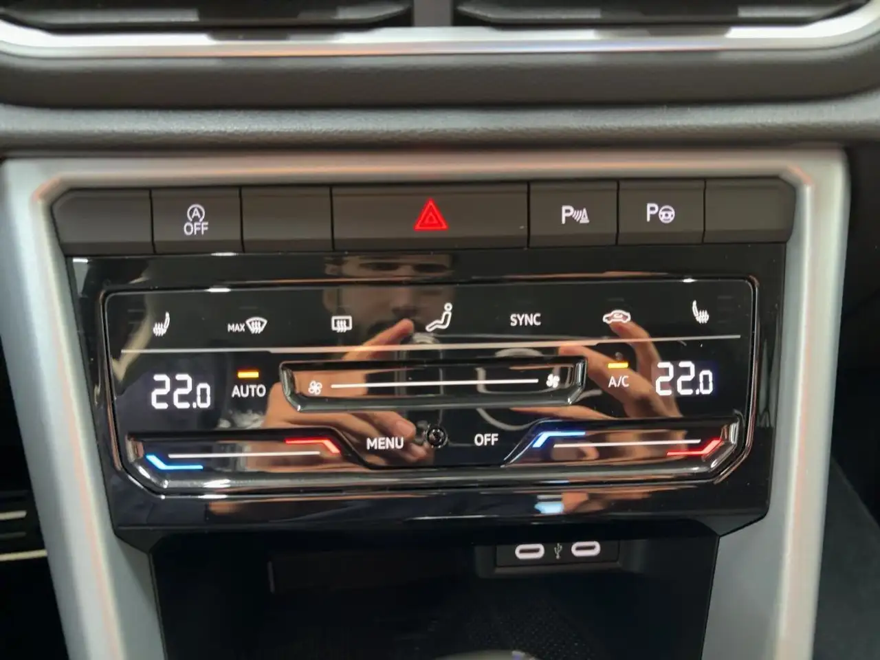 Volkswagen T-Roc 1.5 TSI DSG "GOAL" ACC LED Park Ass. Clima — Galería del vehículo 14