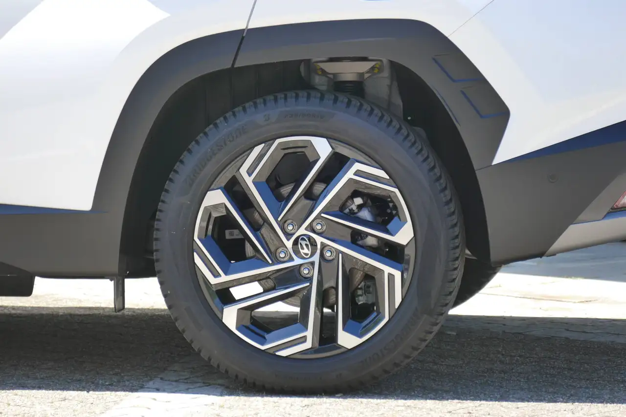 Hyundai TUCSON 1.6 T-GDi PHEV 4WD Prime*AT*ECS*360°Kamera — Galería del vehículo 9