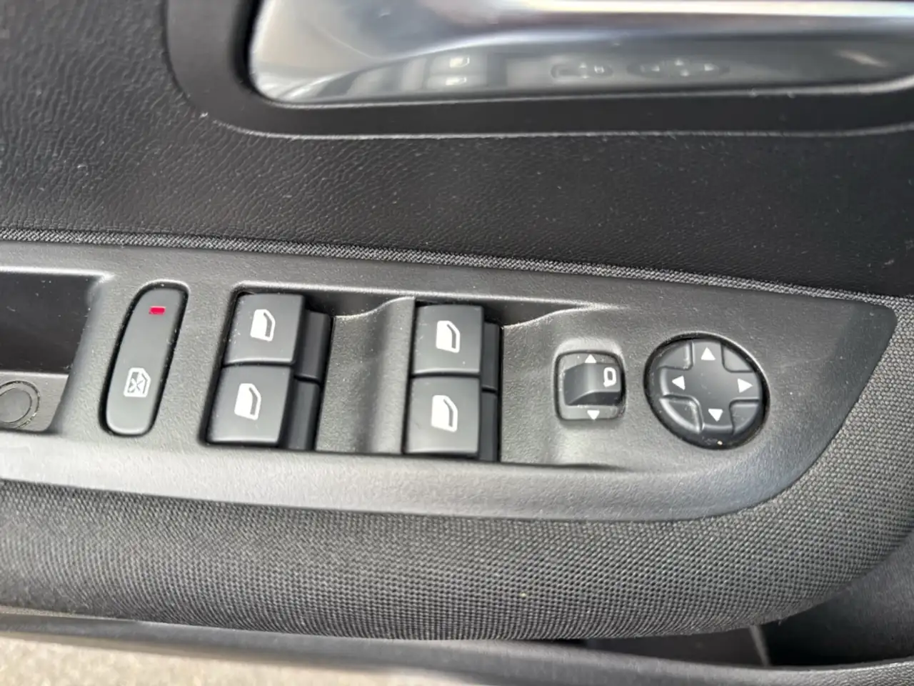 Peugeot 208 Active PT 100*Klima*Carplay*LED* — Galería del vehículo 13