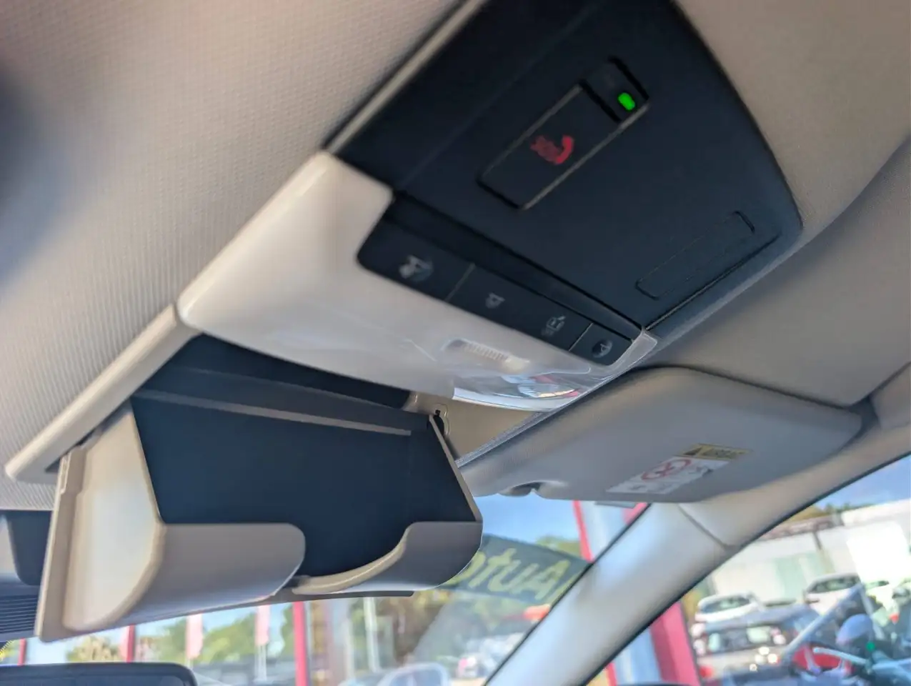 Nissan Qashqai N-Connecta — Vehicle gallery 23