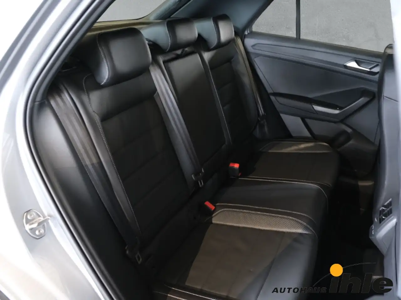 Volkswagen T-Roc R-Line 1,5 TSI DSG AHK+IQ-LIGHT+LEDERPAKET — معرض صور السيارة 7