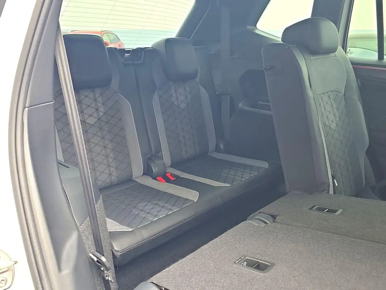 Volkswagen Tiguan Allspace R-Line 4M STNDHZ 7SZ AHK MATRIX — Galería del vehículo 21
