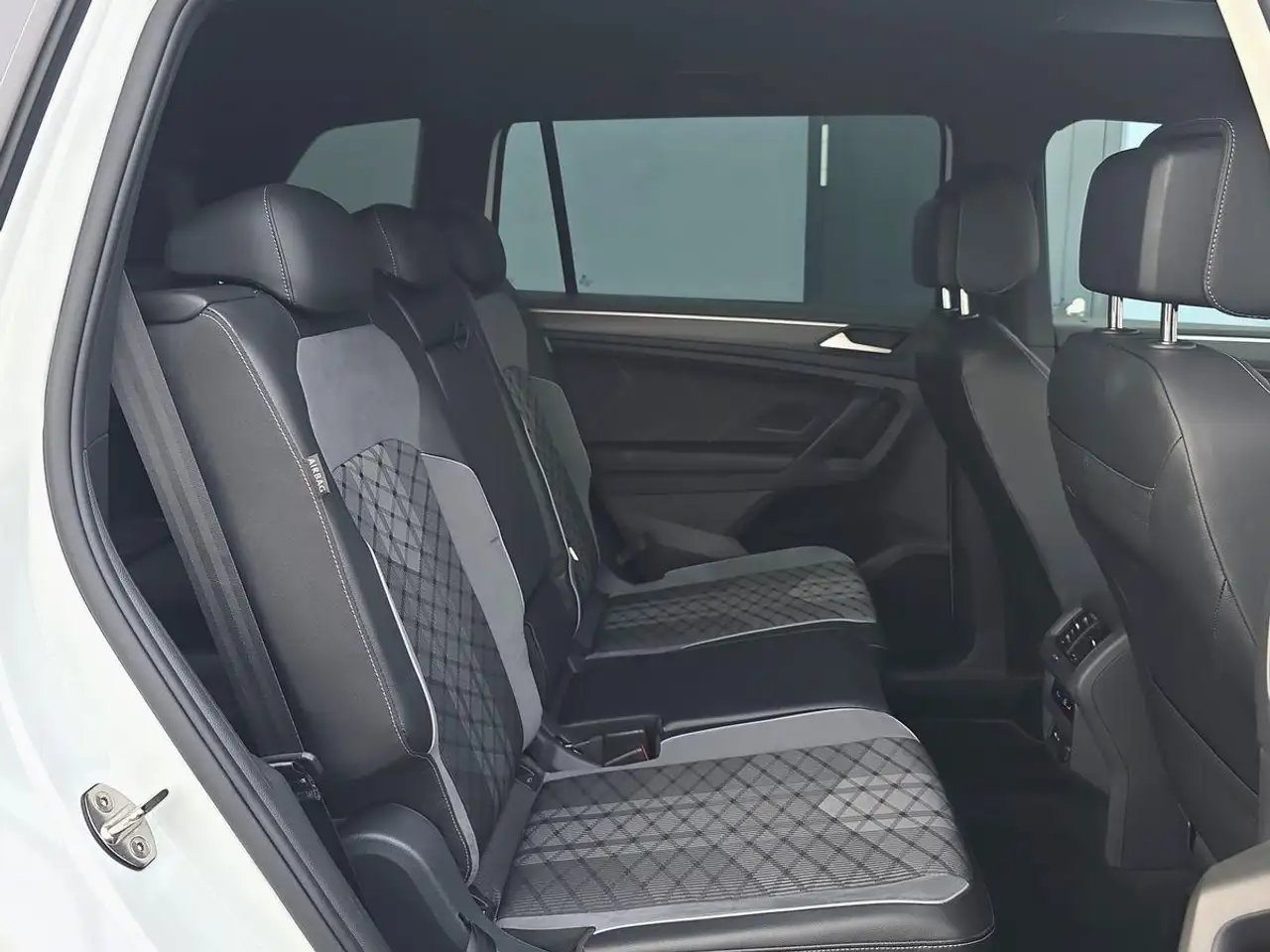 Volkswagen Tiguan Allspace R-Line 4M STNDHZ 7SZ AHK MATRIX — Galería del vehículo 11
