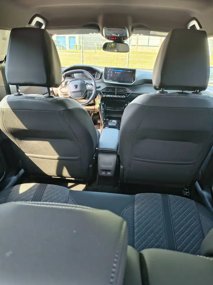 Peugeot 2008 Allure Automatik 131 Navigation Top Zustand — Vehicle gallery 20