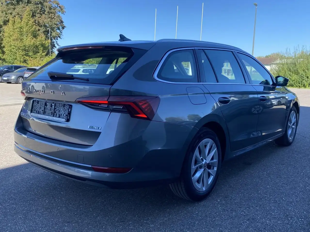 Skoda Octavia COMBI 1.5 eTSI DSG STYLE HEAD-UP+SMART-L — معرض صور السيارة 6